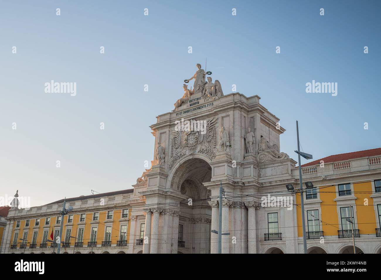 Rua Augusta Arch in Praca do Comercio Plaza - Lissabon, Portugal Stockfoto