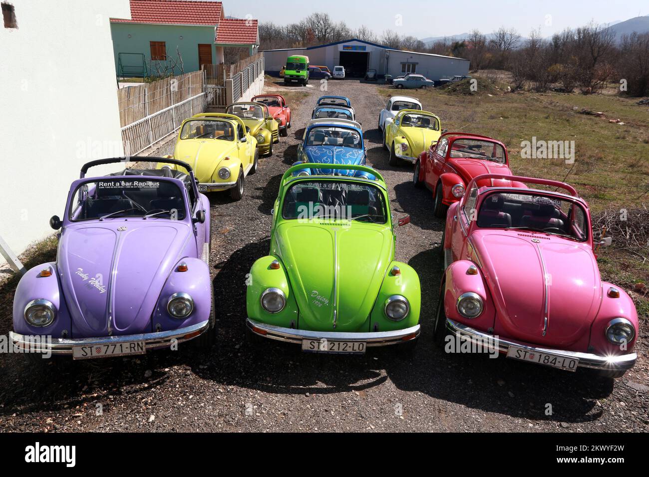 Volkswagen beetle cars -Fotos und -Bildmaterial in hoher Auflösung – Alamy