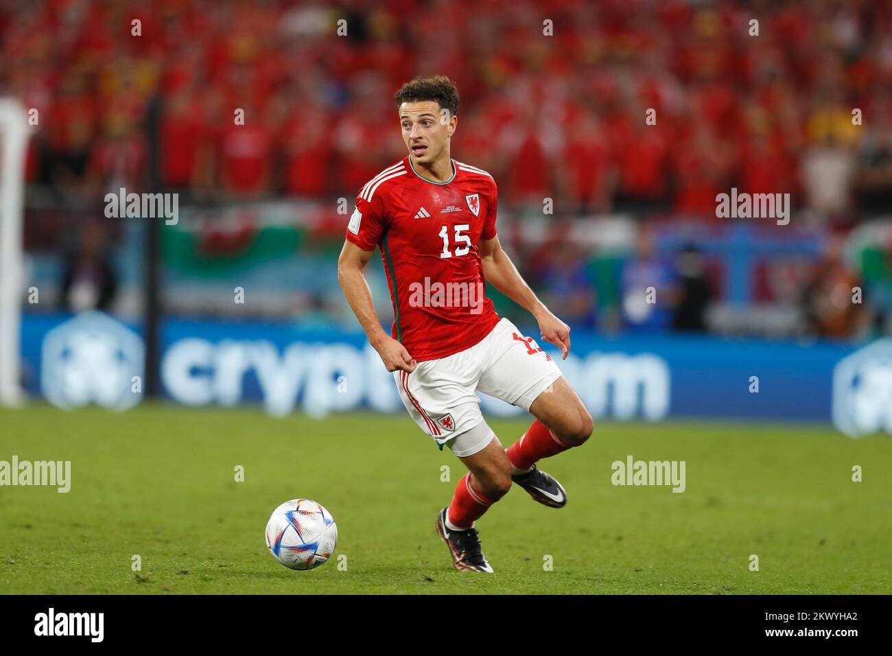Al-Rayyan, Katar. 29.. November 2022. Ethan Ampadu (WAL) Fußball : FIFA-Weltmeisterschaft 2022 Gruppe B Spiel zwischen Wales 0-3 England im Ahmad bin Ali Stadion in Al Rayyan, Katar . Kredit: Mutsu Kawamori/AFLO/Alamy Live News Stockfoto