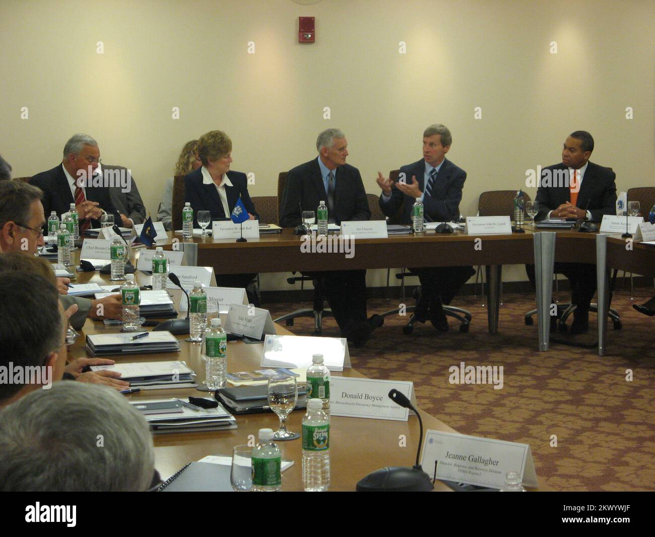 Boston, Massachusetts, 9. Oktober 2007 Region I Administrator Art spaltet den Vorsitz der ersten Sitzung des New England Regional Advisory Council. Zu den Teilnehmern zählten Regierungs- Jodi Rell aus Connecticut, Regierung Deval Patrick aus Massachusetts, Regierung. John Lynch aus New Hampshire und Boston Bürgermeister Thomas Menino. FEMA .. Fotos zu Katastrophen- und Notfallmanagementprogrammen, Aktivitäten und Beamten Stockfoto