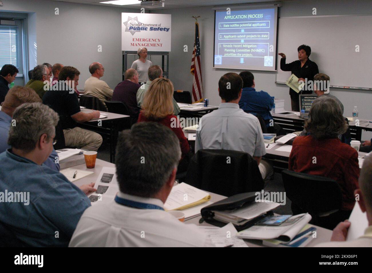 Öffentliche Versammlung zur Minderung und öffentlichen Unterstützung.. Fotos zu Katastrophen- und Notfallmanagementprogrammen, Aktivitäten und Beamten Stockfoto