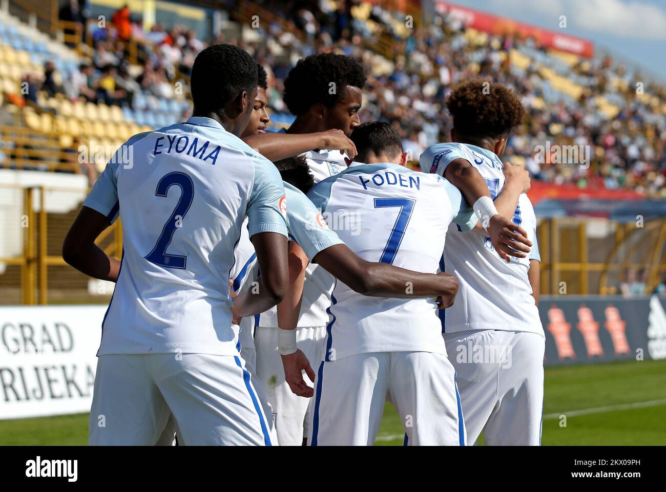 10.05.2017., Zapresic, Kroatien - UEFA European U-17 Championship 2017, Gruppe D, 3.. Runde, England gegen Niederlande. Timothy Eyoma, Phil Foden. Foto: Igor Kralj/PIXSELL Stockfoto