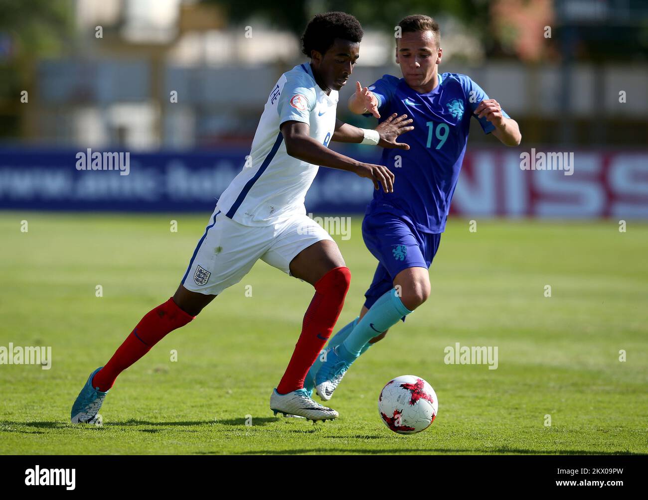 10.05.2017., Zapresic, Kroatien - UEFA European U-17 Championship 2017, Gruppe D, 3.. Runde, England gegen Niederlande. Tashan Oakley-Boothe, Bradly Van Hoeven. Foto: Igor Kralj/PIXSELL Stockfoto