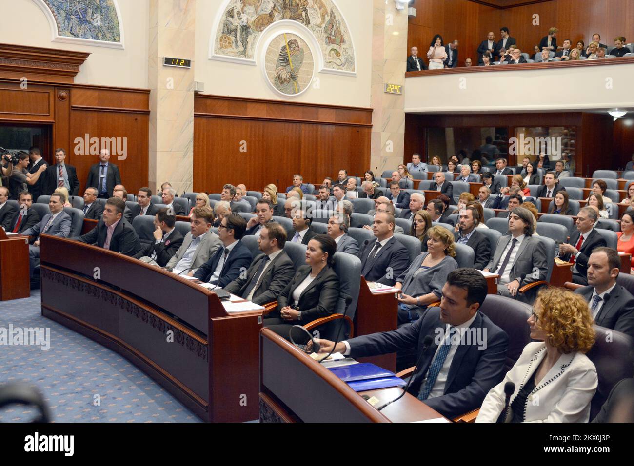 30.05.2017., Skopje, Mazedonien - unter polizeilicher Sicherheit begann Sobranje zu treffen, in dem die Koalitionsregierung der SDSM und zwei albanische Parteien, die DUI und die Allianz für die Albaner gewählt werden sollten. Foto: HaloPix/PIXSELL Stockfoto