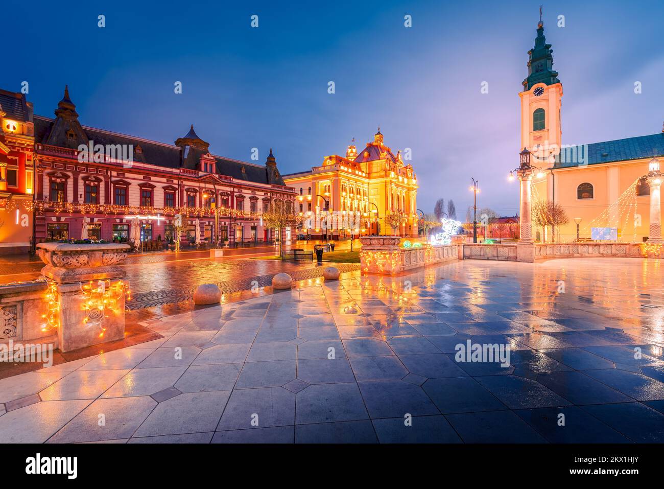 Oradea, Rumänien. Weihnachtsdekorationen in der wunderschönen barocken Stadt, der hisotrischen Region Crisana-Transsilvanien. Stockfoto