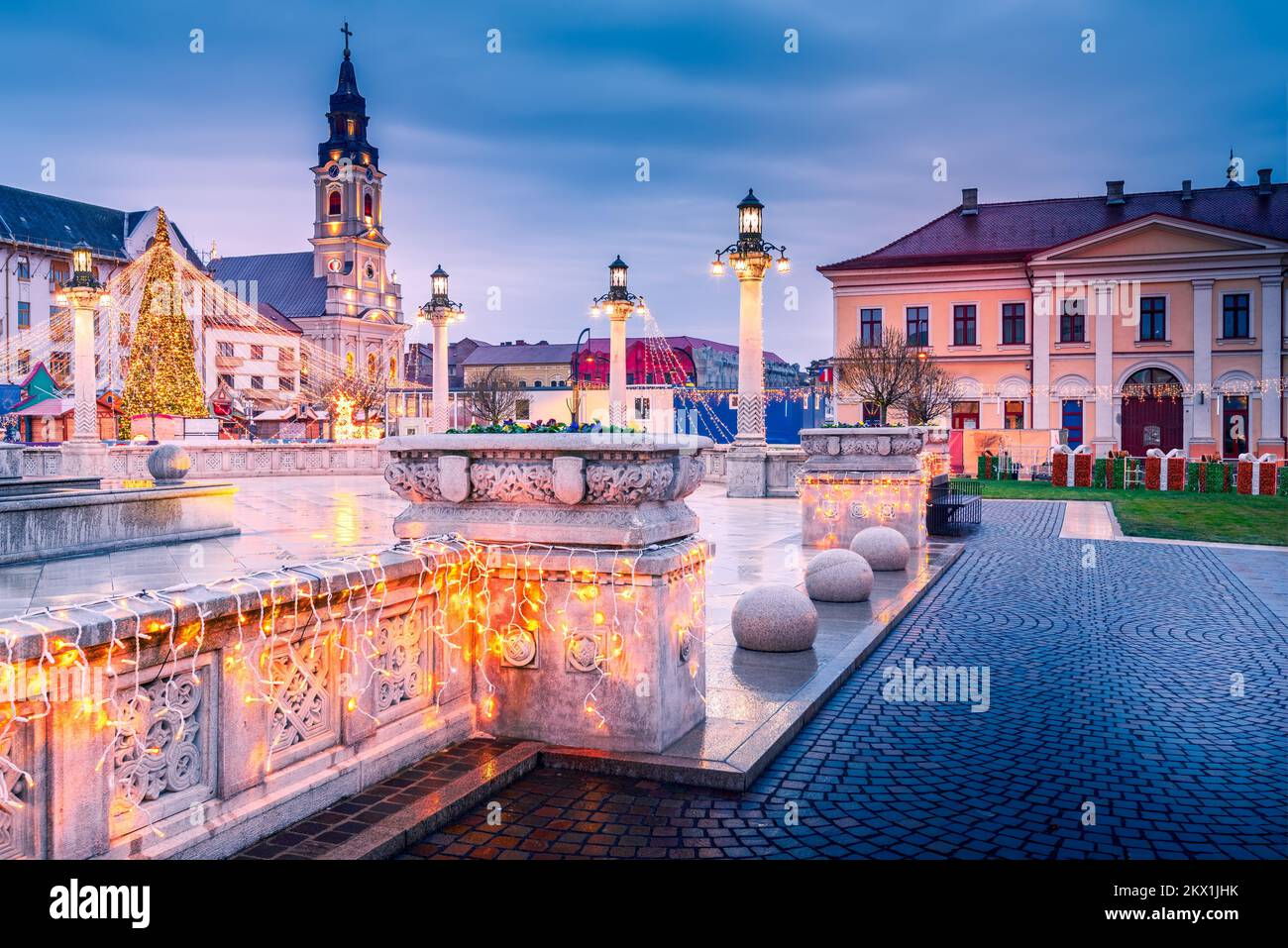 Oradea, Rumänien. Weihnachtsdekorationen in der wunderschönen Stadt Crisana - Siebenbürgen historische Region. Stockfoto