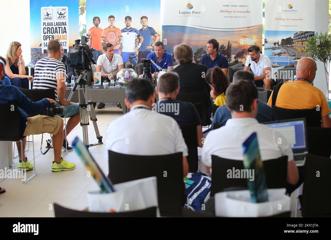 19.07.2017., Kroatien, Porec - 28. Blue Lagoon Kroatien Open Umag Tennis Tournament. Die Pressekonferenz, auf der der Turnier-Regisseur Lorenz Frankopan und der Vorsitzende des Organisationskomitees des Turniers Ronald Korotaj das Ausstellungsspiel der Tennislegende Goran Ivanisevic, Pat Cash und Richard Krajicek bekannt gaben. Foto: Jurica Galoic/PIXSELL Stockfoto