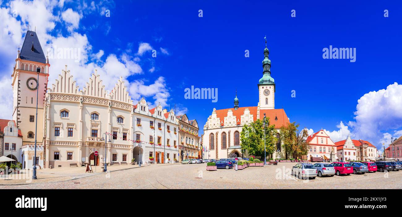 Tabor, Tschechische Republik. Stadtbild des Zizka-Platzes, historisches Tabor in Böhmen, sonnige Tageslandschaft. Stockfoto