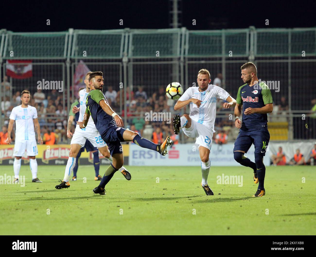 02.08.2017., Stadium Rujevica, Rijeka, Kroatien - UEFA Champions League, Qualifikationsrunde 3, HNK Rijeka - FC Red Bull Salzburg. Josip Misic, Valon Berisha. Foto: Goran Kovacic/PIXSELL Stockfoto