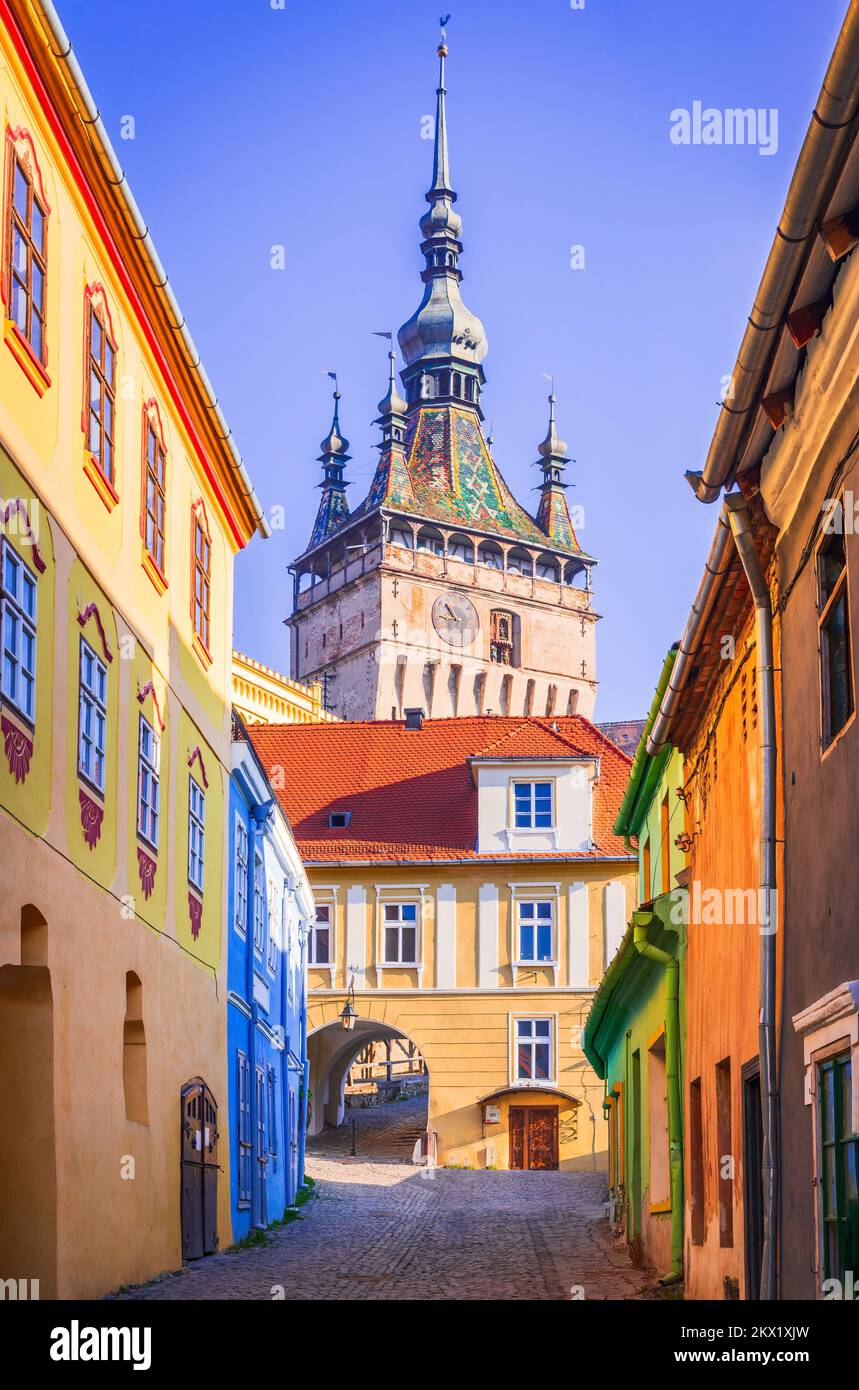 Sighisoara, Rumänien. Berühmte mittelalterliche befestigte Stadt und der Uhrenturm, erbaut von Sachsen in Siebenbürgen. Stockfoto