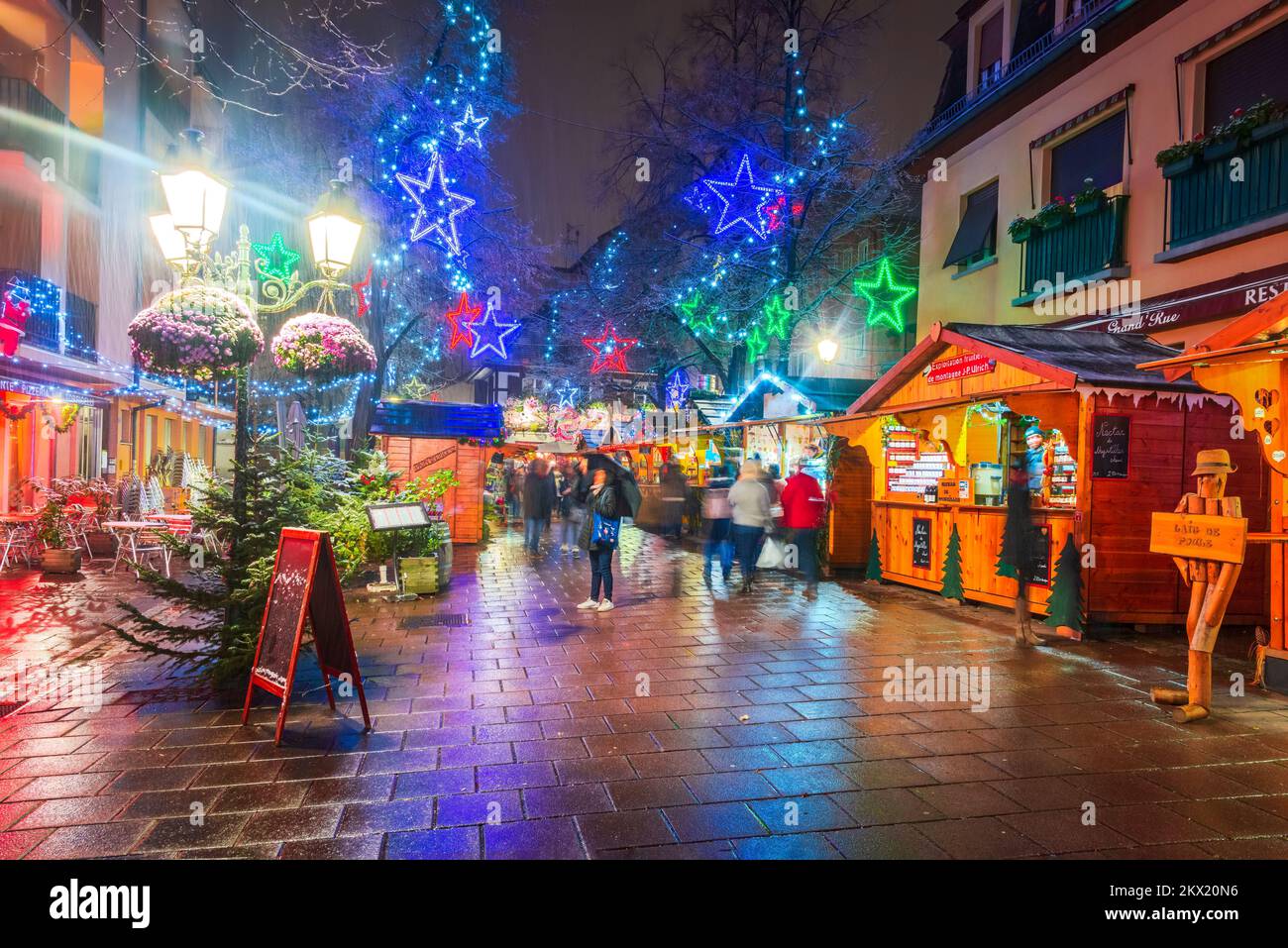 Straßburg, Frankreich - Dezember 2017. Place des Meuniers Weihnachtsmarkt in der Capitale de Noel, Elsass. Stockfoto
