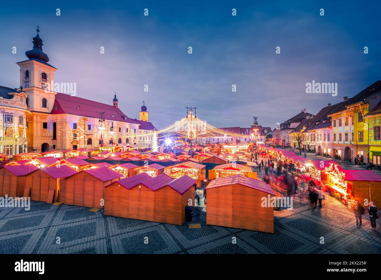 Sibiu, Rumänien. Der schönste Weihnachtsmarkt in Siebenbürgen, die historische Region Europas. Stockfoto