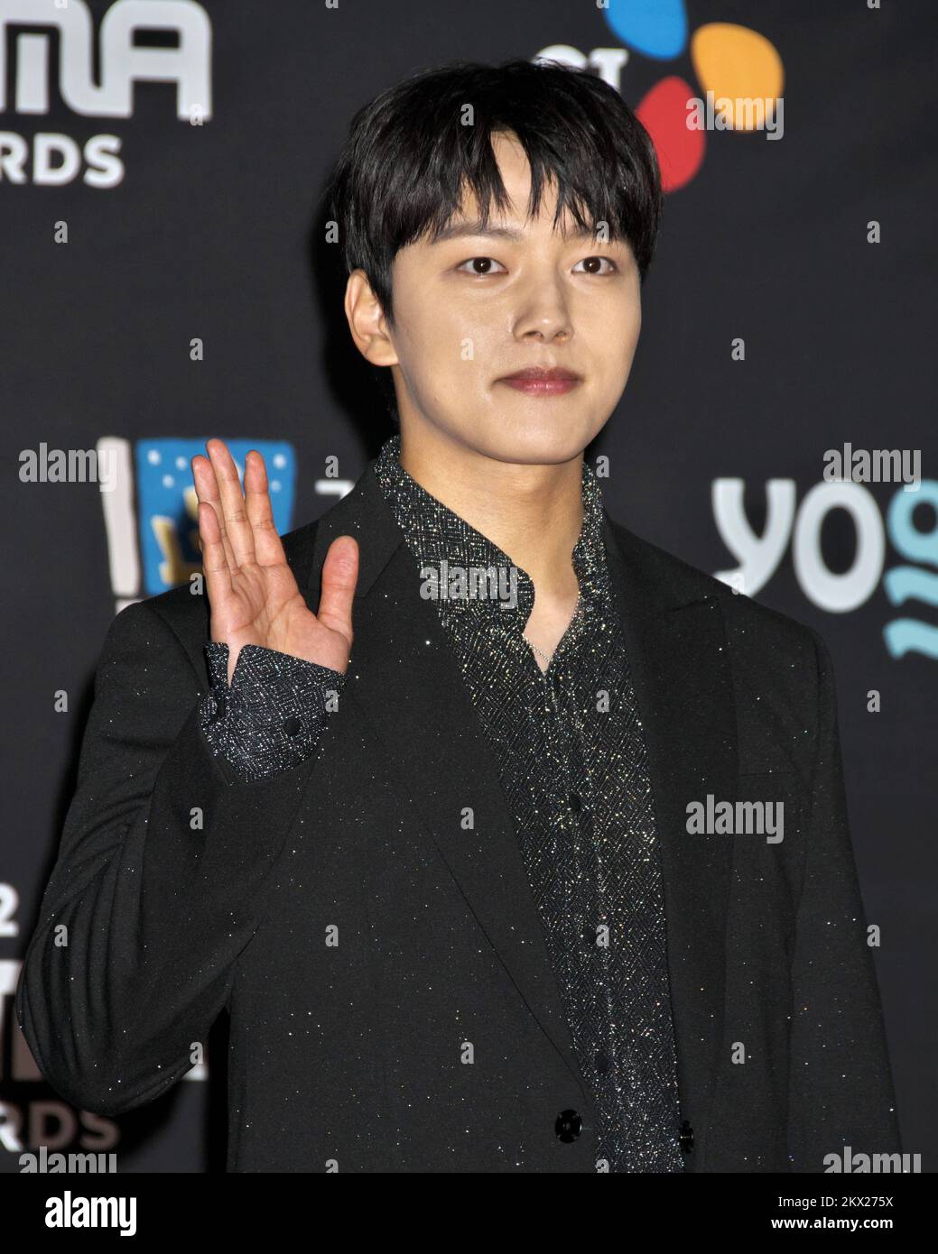 Osaka, Japan. 30.. November 2022. Der südkoreanische Schauspieler Yeo Jin-goo nimmt am Mittwoch, den 30. November 2022, an einer Veranstaltung zum roten Teppich der MAMA(Mnet Asian Music Awards) 2022 in Osaka, Japan, Teil. Foto: Keizo Mori/UPI Credit: UPI/Alamy Live News Stockfoto