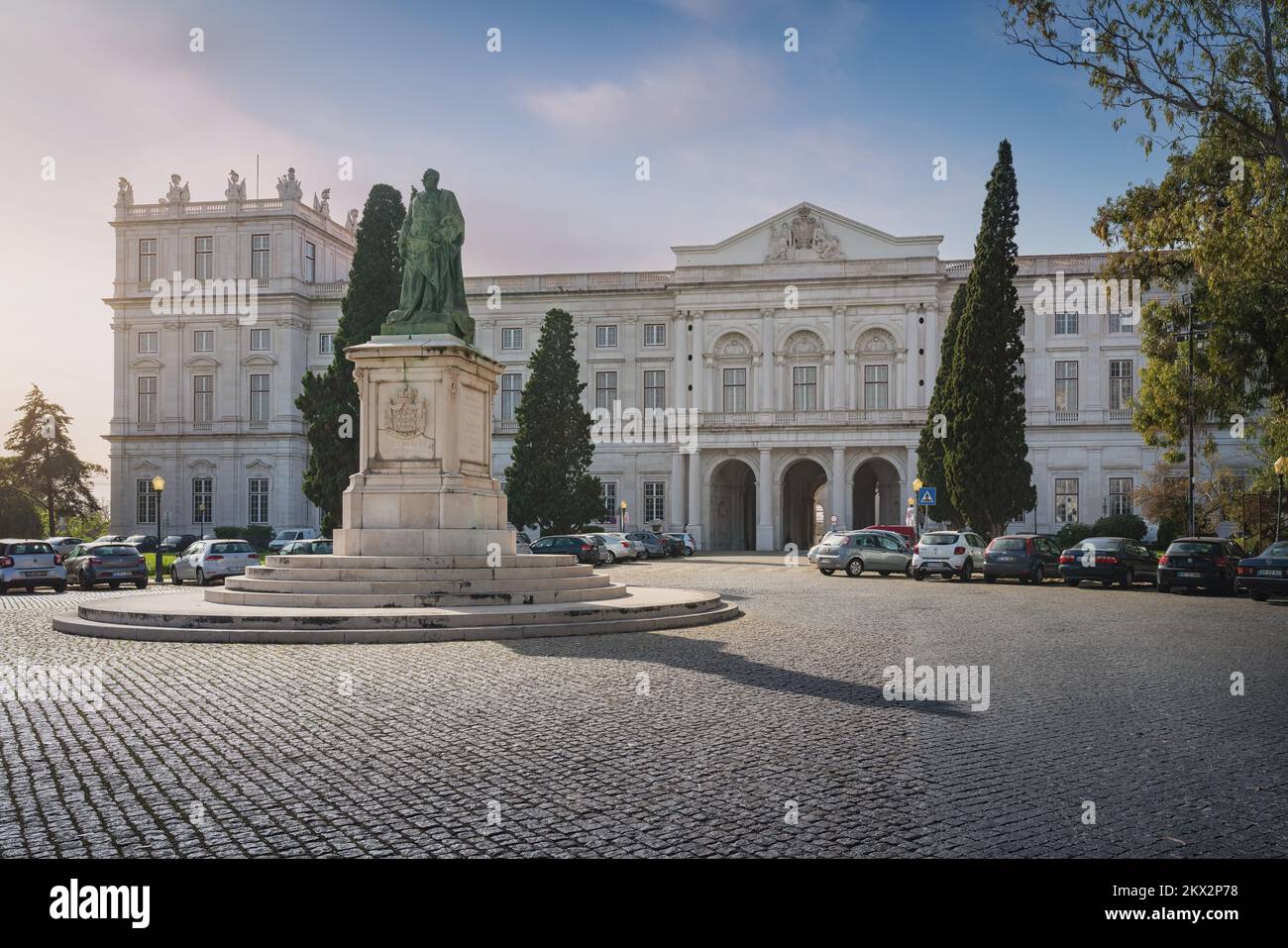 Palast von Ajuda und Statue von König Dom Carlos I - Lissabon, Portugal Stockfoto