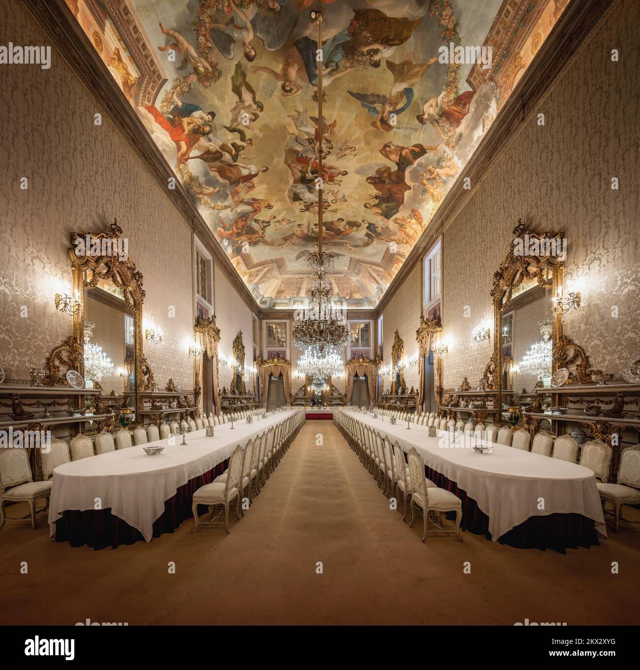 Bankettsaal im Innenraum des Palastes Ajuda - Lissabon, Portugal Stockfoto