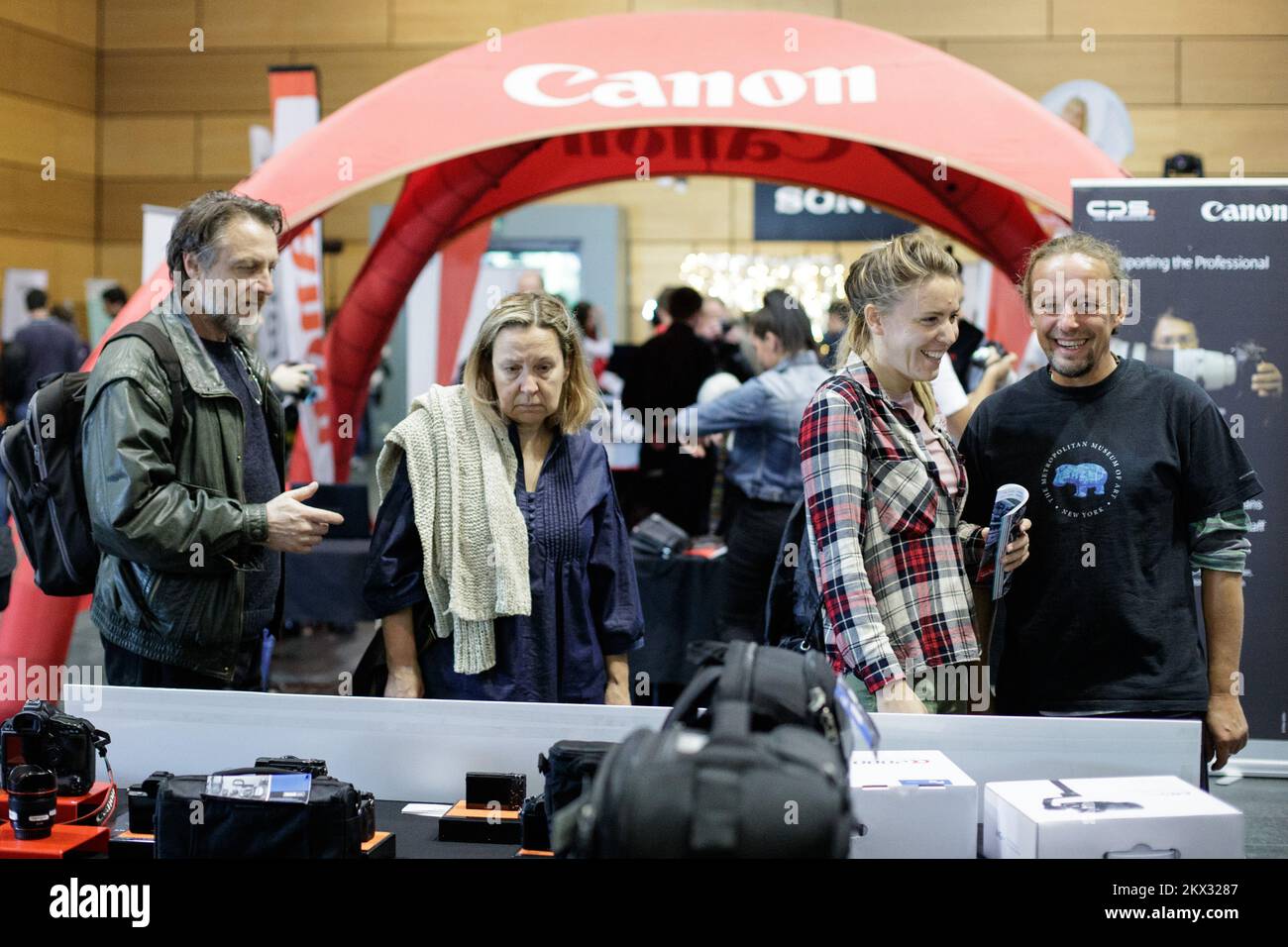 21.10.2017., Zagreb, Kroatien - die traditionelle Zagreb Fotomesse befindet sich im Zentrum der City Plaza Zagreb. Fotofans hatten die Gelegenheit, die Neuheiten berühmter Produzenten aus der Welt der Fotografie zu sehen und zu probieren. Foto: Davor Puklavec/PIXSELL Stockfoto