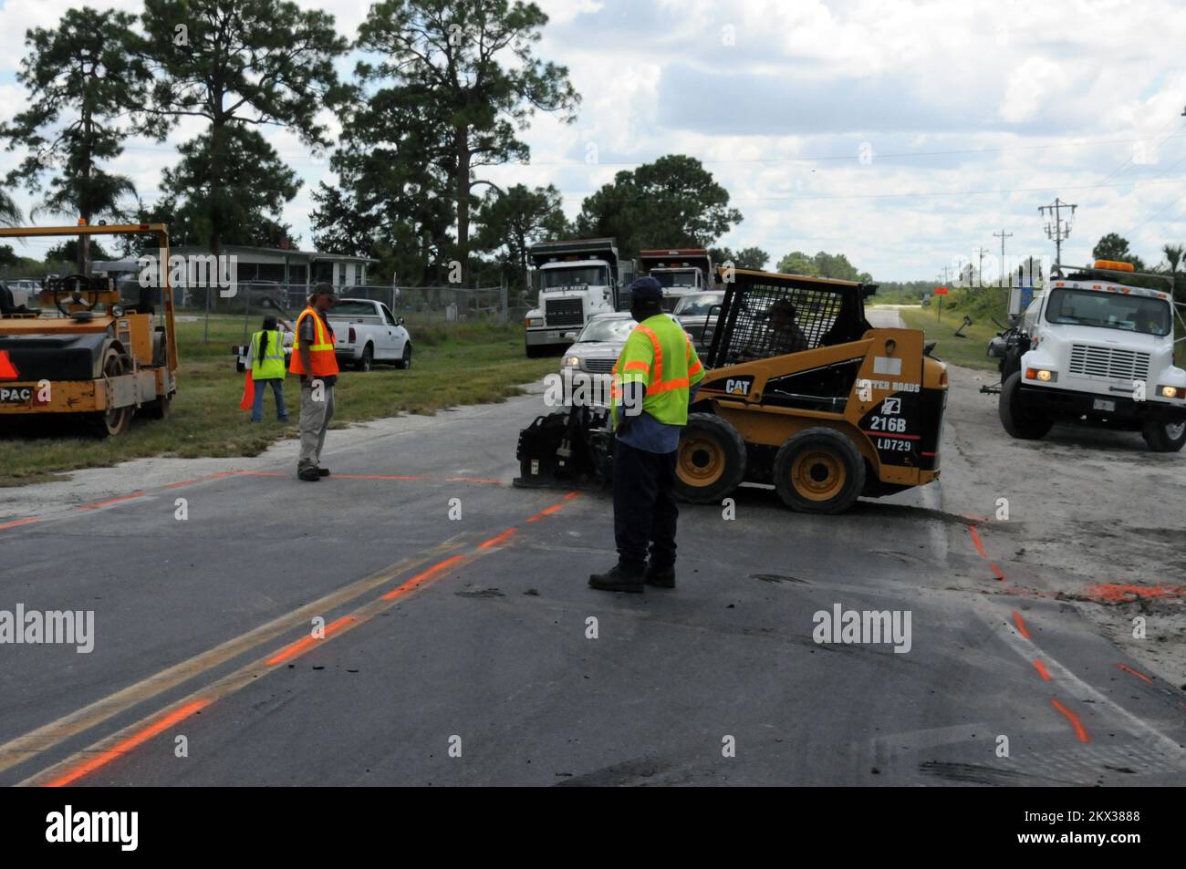 Collier County Road Repair... Fotos zu Katastrophen- und Notfallmanagementprogrammen, Aktivitäten und Beamten Stockfoto