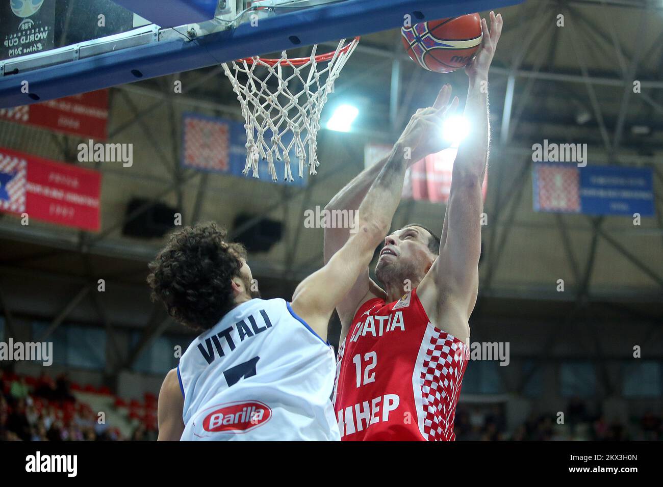 26.11.2017., Drazen Petrovic Basketballhalle, Zagreb, Kroatien - FIBA Basketball-Weltmeisterschaft 2019 - Europameisterschaft, 1.. Runde, Gruppe D, Kroatien gegen Italien. Luca Vitali, Darko Planinic. Foto: Goran Stanzl/PIXSELL Stockfoto