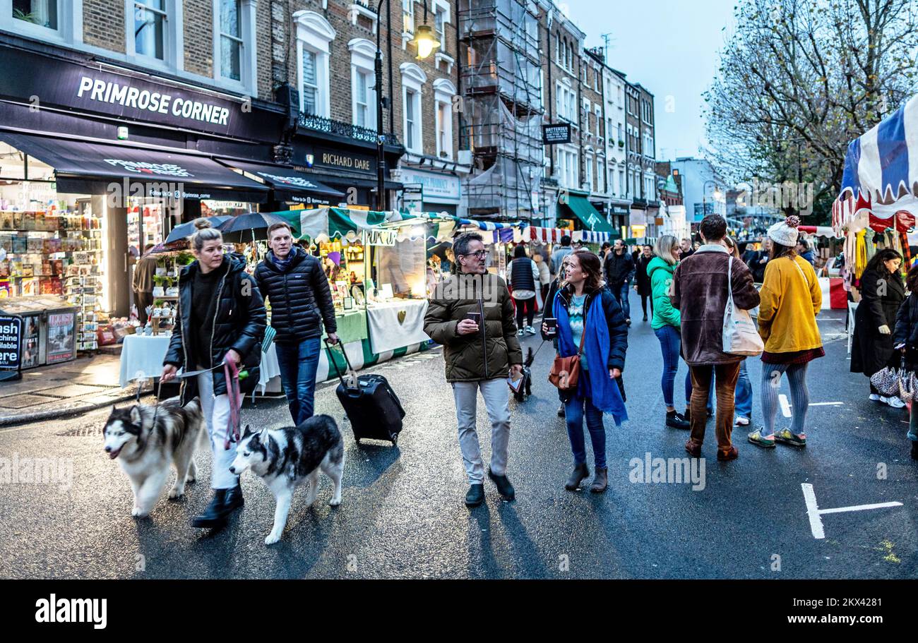 Der Weihnachtsmarkt in Primrose Hill 2022 London UK Stockfoto