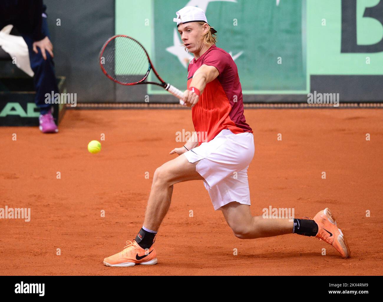 02.02.2018., Kroatien, Osijek - erste Runde des World Group Davis Cup, Kroatien - Kanada, zweites Spiel, Viktor Galovic - Denis Shapovalov. Foto: Marko Prpic/PIXSELL Stockfoto