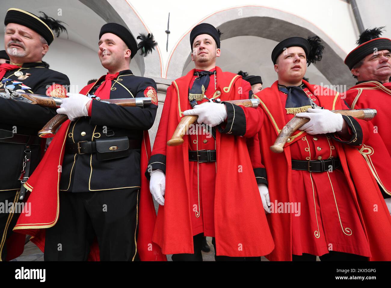 02.04.2018., Desinic, Kroatien - Festivalveranstaltung der Verbände und Förderung der Feuerkompetenz. Diese Veranstaltung wirbt und präsentiert die traditionelle Brauch des Feuers einer Feuersperre zu Ostern im kroatischen Zagorje. Foto: Robert Anic/PIXSELL Stockfoto