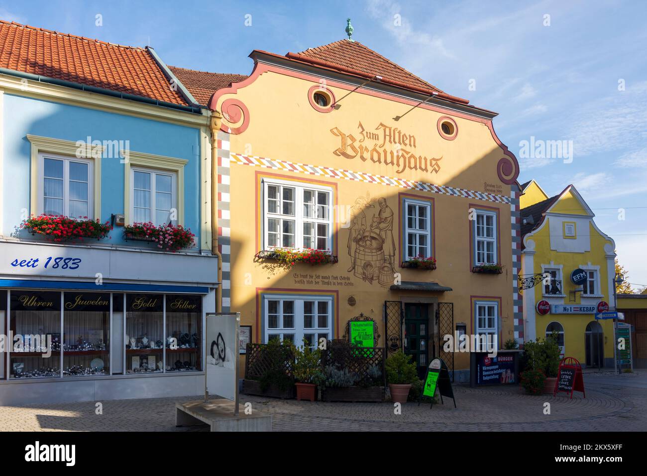 Neunkirchen: Hauptplatz, Restaurant zum Alten Bräuhaus in Wiener Alpen, Alpen, Niederösterreich, Niederösterreich, Österreich Stockfoto