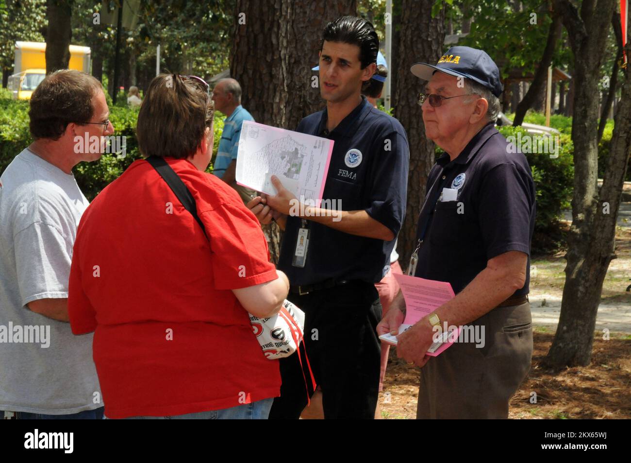 FEMA auf dem Tifton Arts/Crafts Festival. Schwere Stürme, Überschwemmungen, Tornadoes und Straight-Line-Winde in Georgia. Fotos zu Katastrophen- und Notfallmanagementprogrammen, Aktivitäten und Beamten Stockfoto