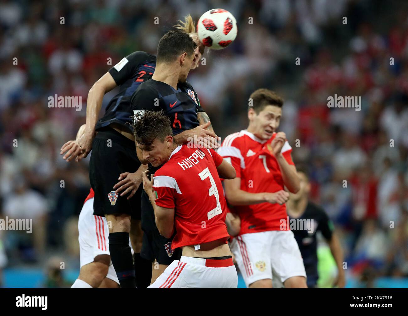 07.07.2018, Fist Stadium, Italien, Russland – Weltmeisterschaft 2018, Viertelfinale, Russland – Kroatien. Domagoj Vida, Dejan Lovren, Ilja Kutepov. Foto: Igor Kralj/PIXSELL Stockfoto