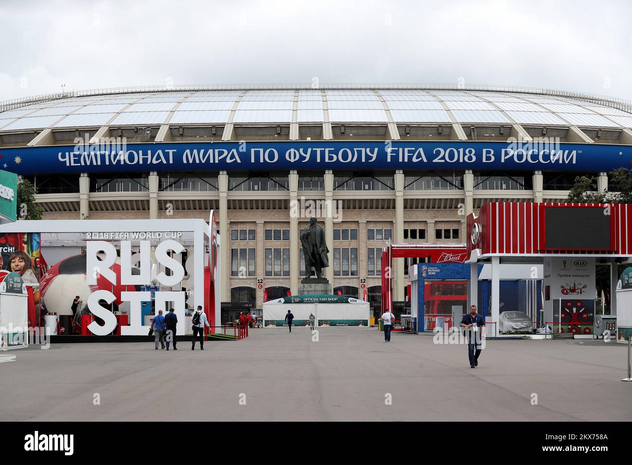 10.07.2018., Moskau, Russland - Luzhniki Stadion wird am 11. Juli das Halbfinale der FIFA Fußball-Weltmeisterschaft England gegen Kroatien 2018 ausrichten. Mit einer Gesamtkapazität von 81.000 Sitzplätzen ist es das größte Fußballstadion in Russland und eines der größten Stadien in Europa. Foto: Igor Kralj/PIXSELL Stockfoto