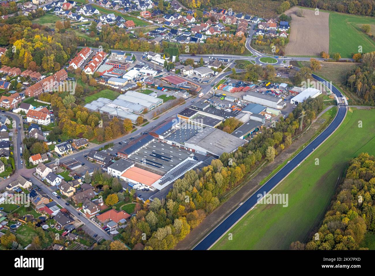 Luftaufnahme, Neue Route für die Umgehungsstraße L821n zwischen Erich-Ollenhauer-Straße und Lünener Straße im Industriegebiet der Schlenke, Oberaden, Bergk Stockfoto