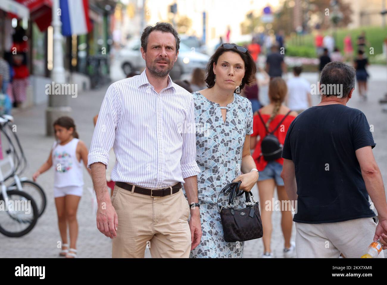 08.08.2018., Zagreb, Kroatien - Rally for Heroes ist in Zagreb angekommen. Rally for Heroes ist eine treibende Kraft für wohltätige Zwecke. Die Organisation richtet Wohltätigkeitsveranstaltungen in Großbritannien und auf dem europäischen Festland aus. Dieses Jahr findet die Kundgebung vom 2.. Bis 11.. August statt. Die 5. Jahre, seit die Wohltätigkeitsorganisation die Veranstaltungen im Jahr 2010 begann. Die Teams besuchen 10 Länder in 10 Tagen auf 3000miles der größten Fahrstraßen Europas. Es ist eine einmalige Reise, die auch für eine große Sache gedacht ist und Geld für britische Truppen aufbringt, die aus dem Militärdienst zurückkehren.Andrew Dalgleish, britischer Botschafter in Kroatien Foto: Luka Stanzl/P Stockfoto