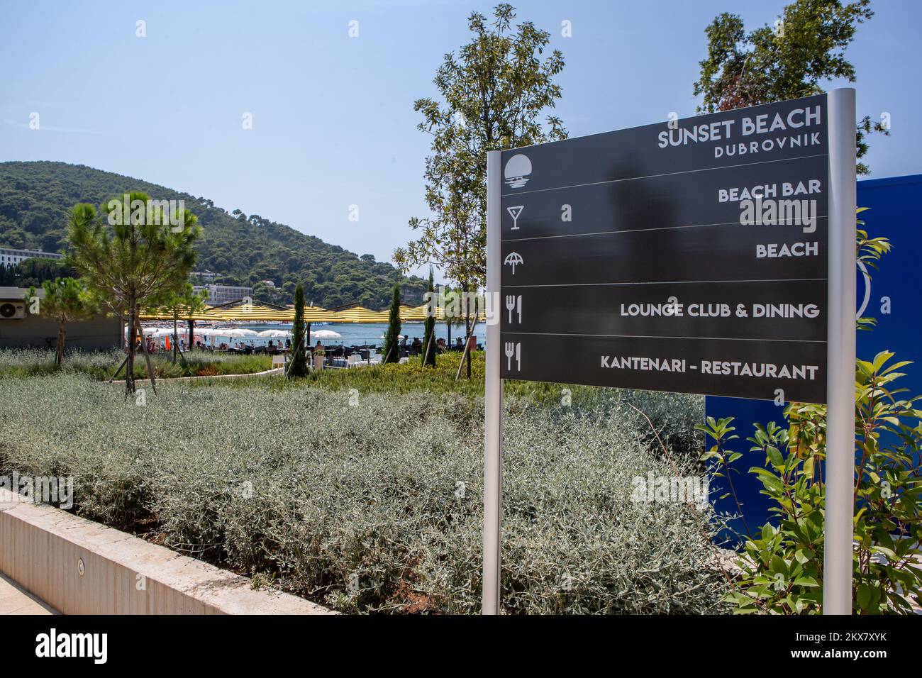 09.08.2018., Dubrovnik, Kroatien - Sunset Beach Dubrovnik. In nur 2,5 km Entfernung von Dubrovnik Altstadt, entdecken Sie das Urlaubsparadies, von dem Sie geträumt haben. Mit einer perfekten Lage in der Bucht von Uvala Lapad, mit dem größten Strand in Dubrovnik, ist unser modernes und neu gebautes Strandresort Sunset Beach Dubrovnik einer der attraktivsten Orte in Dubrovnik, sowohl für Touristen als auch für Einheimische. Sunset Beach Dubrovnik bietet eine große Vielfalt an Services und Annehmlichkeiten, die für einen erholsamen und unvergesslichen, unterhaltsamen Urlaub unerlässlich sind. Foto: Grgo Jelavic/PIXSELL Stockfoto