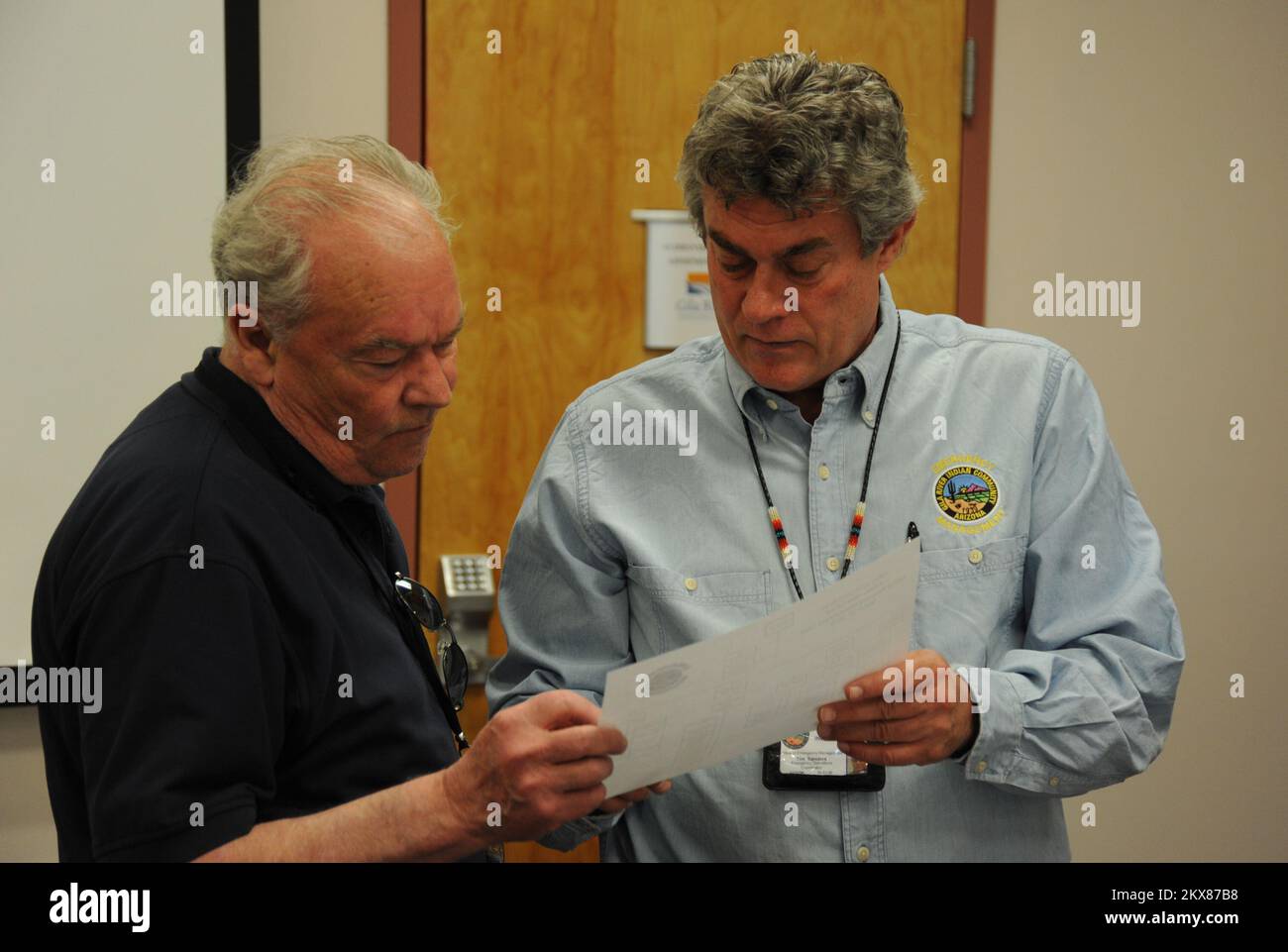 PA in der Gila River Indian Community. Schwere Winterstürme und Überschwemmungen in Arizona. Fotos zu Katastrophen- und Notfallmanagementprogrammen, Aktivitäten und Beamten Stockfoto