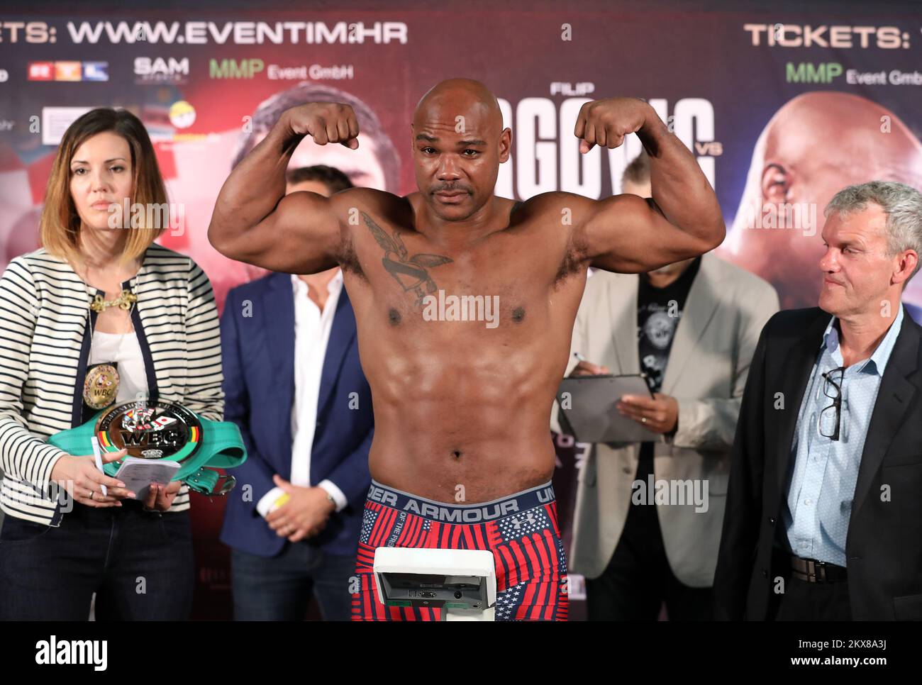 07.09.2018., Zagreb - Boxer Amir Mansour aus den USA tritt beim Wiegen vor dem WBC International Heavyweight-Wettkampf am Samstag in der Arena Zagreb in Kroatien, Zagreb, am 07. September 2018 auf die Waage. Foto: Jurica Galoic/PIXSELL Stockfoto