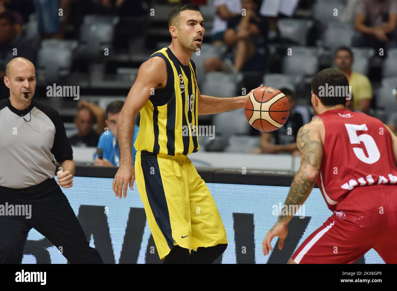 22.09.2018., Zadar, Kroatien - Zadar Basketballturnier, Runde 3, Fenerbahce - Olimpia Milano. Kostas Sloukas, Mike James Foto: Hrvoje Jelavic/PIXSELL Stockfoto