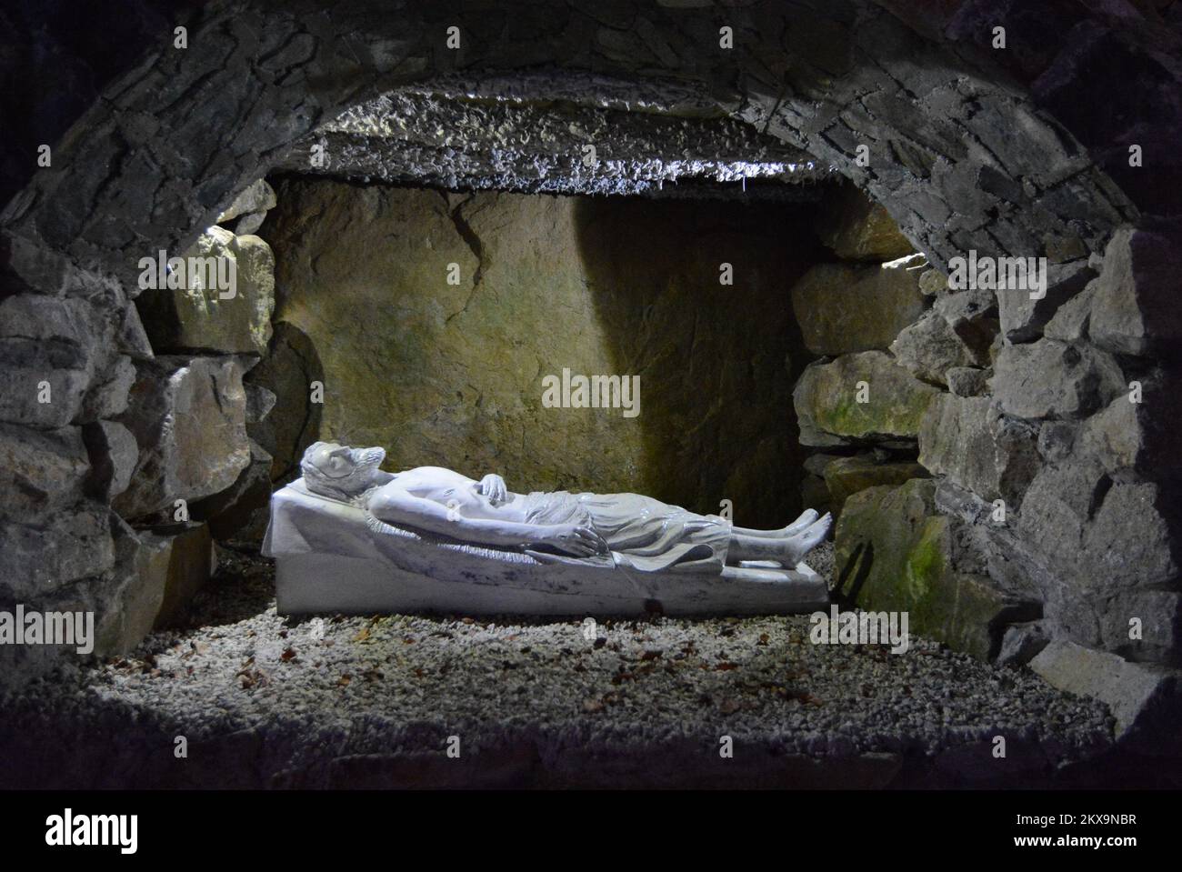 6.12.2018., Grabovnica - die größten weihnachtsbetten in Kroatien befinden sich in Grabovnica auf dem Familiengut Salaj, nur 60km km östlich von Zagreb. Vor 15 Jahren begann Familie Salaj, ihr 60 m2 großes Anwesen mit Christamas-Lichtern zu dekorieren. Im ersten Jahr haben sie 70 Lichter angebracht. Mit jedem Jahr wurde die Anzahl der Dekorationslichter höher, und dieses Jahr gibt es 4 Millionen weihnachtslichter. Die Dekoration beginnt drei Monate vor der Eröffnung und rund 6 Menschen arbeiten im Anwesen Salaj, um den Zauber zum Leben zu erwecken. Foto: Damir Spehar/PIXSELL Stockfoto