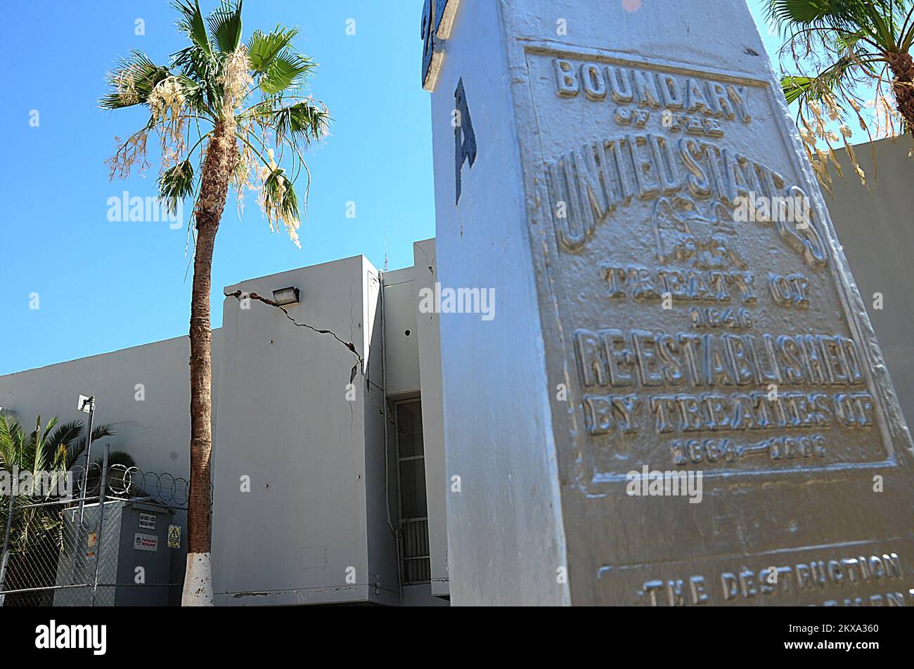 Erdbeben - Calexico, Kalifornien , 18. Juni 2010 am Einreihafen der Vereinigten Staaten ist der Schaden nach einer 7 sichtbar. Ein Erdbeben der Stärke 2 traf sowohl Mexiko als auch die USA. Die Platte des "El Mayor" rutschte etwa 40 Meilen südlich der Grenze zwischen Mexiko und den USA in geringer Tiefe entlang der Hauptschildgrenze zwischen der nordamerikanischen und der pazifischen Platte ab und verursachte weitreichende Schäden. . Erdbeben In Kalifornien. Fotos zu Katastrophen- und Notfallmanagementprogrammen, Aktivitäten und Beamten Stockfoto