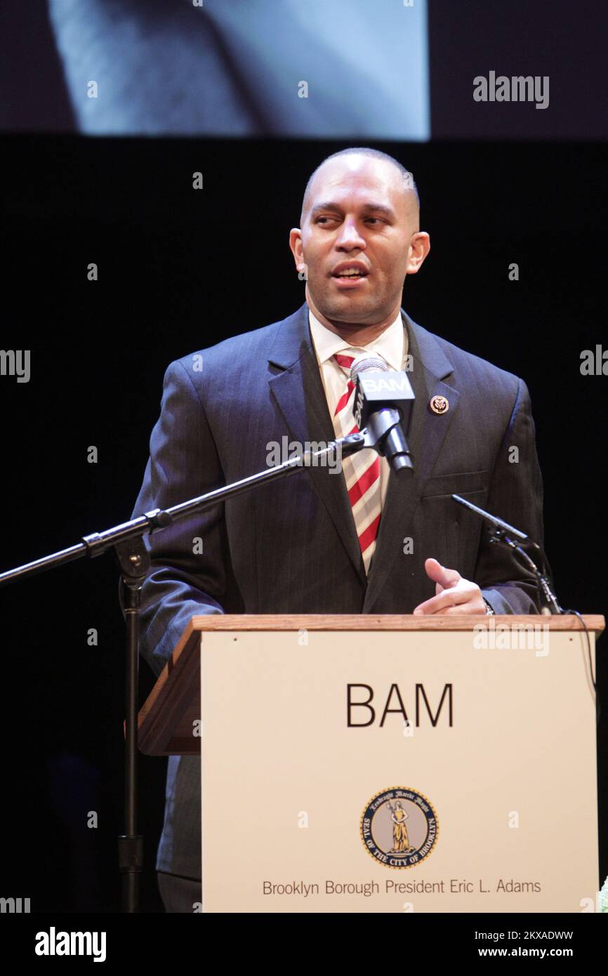 Die Demokraten wählen Hakeem Jeffries als Ersatz für Nancy Pelosi. 19-Januar-New York, New York: USA Der Kongressabgeordnete Hakeem Jeffries spricht während der BAM 29. Annual Tribute to Dr. Martin Luther Jr.- " Come Share the Dream“ am 19. Januar 2015 in Brooklyn, New York City. Kredit: Kredit: mpi43/MediaPunch Stockfoto