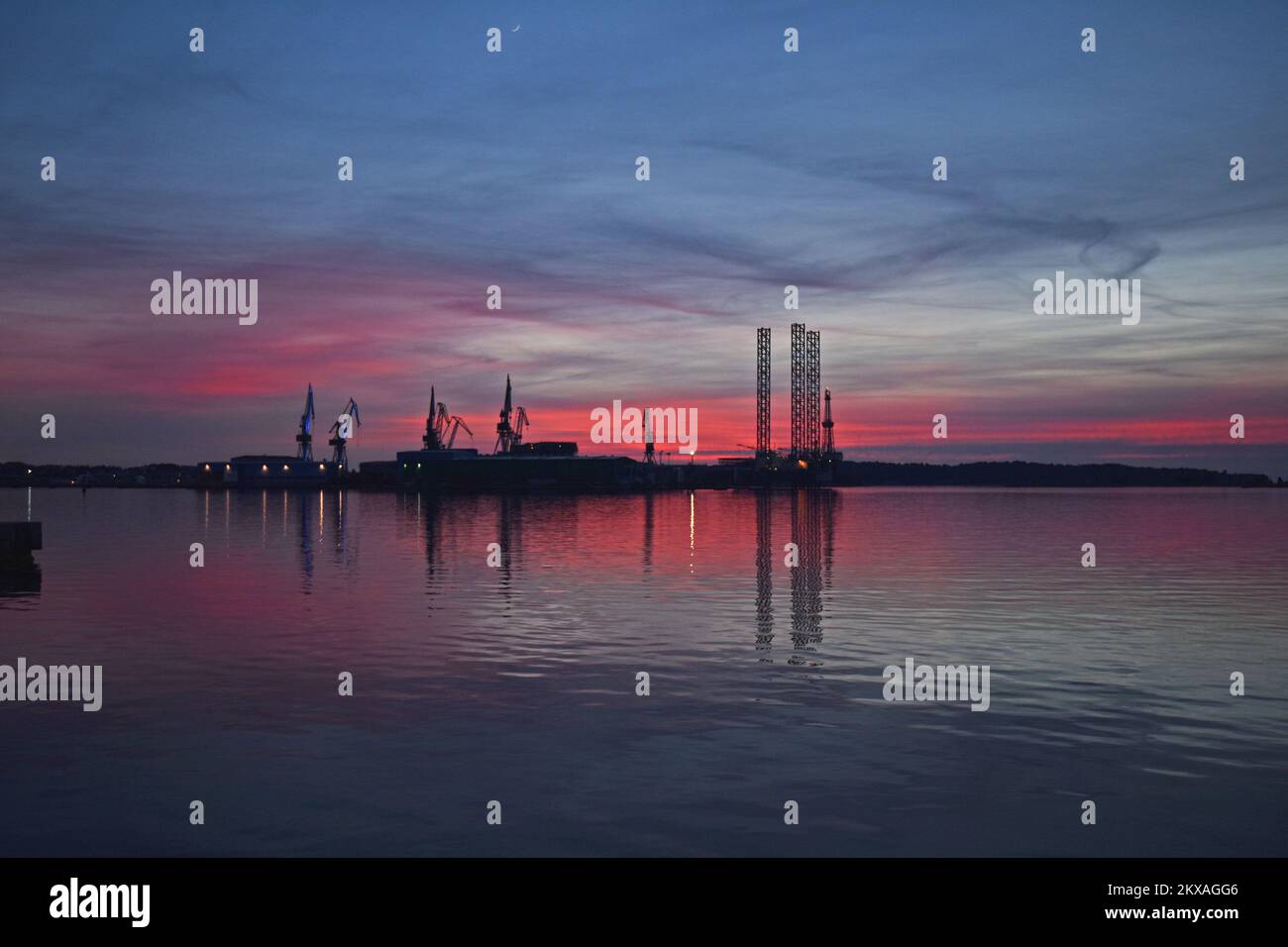 07.02.2019., Pula - Sonnenuntergang über der Werft Uljanik Foto: Dusko Marusic/PIXSELL Stockfoto