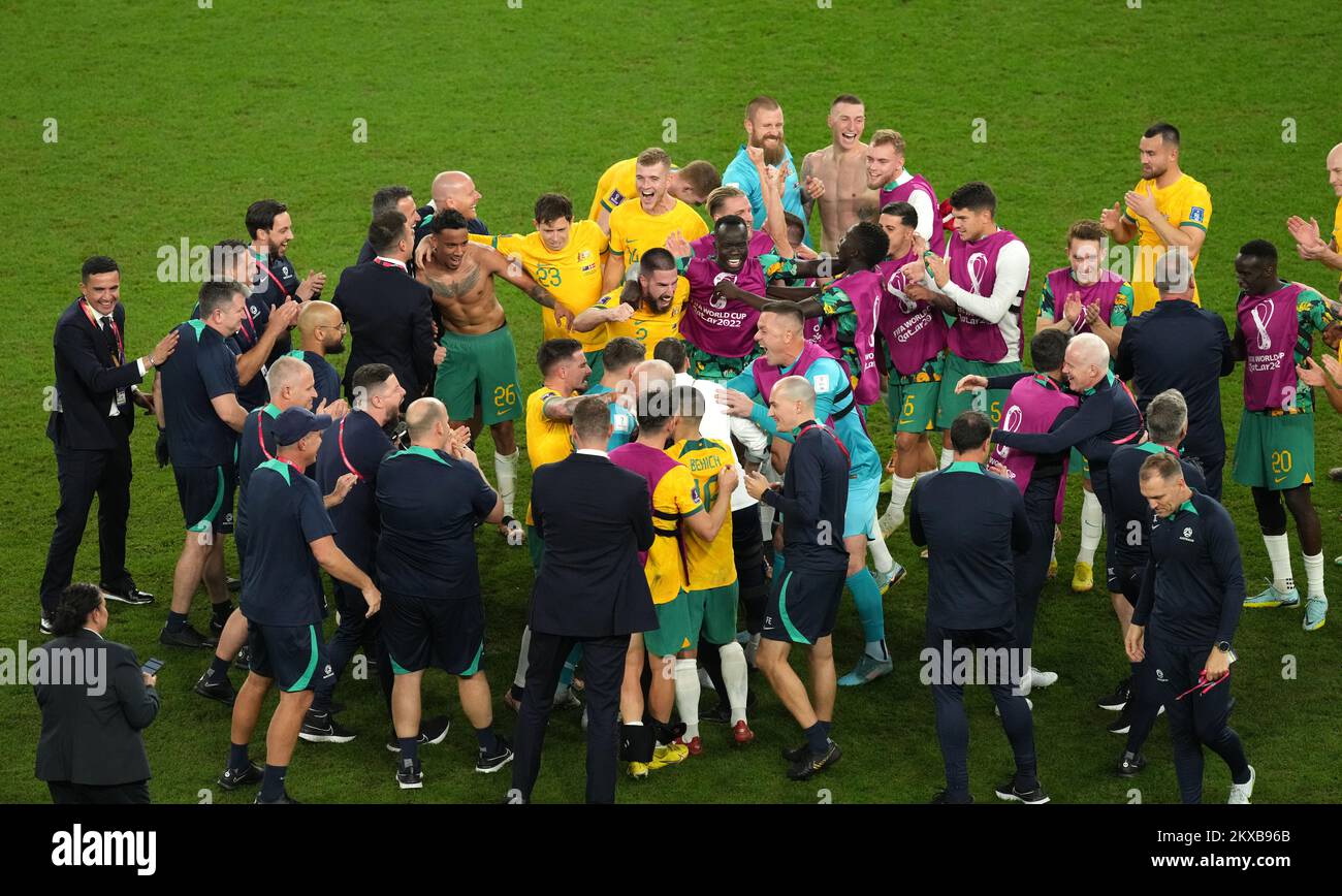 Australien feiert nach dem Spiel der Gruppe D der FIFA-Weltmeisterschaft im Al Janoub Stadium in Al Wakrah, Katar. Bilddatum: Mittwoch, 30. November 2022. Stockfoto