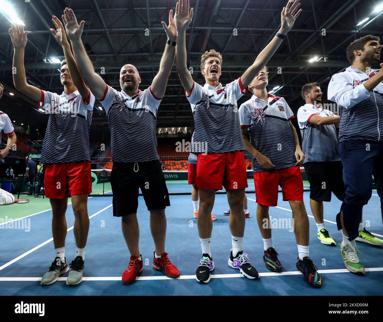 15.09.2019.,Husejin Smajlovic City Arena, Zenica, Bosnien und Herzegowina - Davis Cup Treffen zwischen Bosnien und Herzegowina und der Tschechischen Republik. Die tschechische Nationalmannschaft feiert nach dem Sieg von 3:2. Bosnien und Herzegowina, Zenica Foto: Armin Durgut/PIXSELL Stockfoto