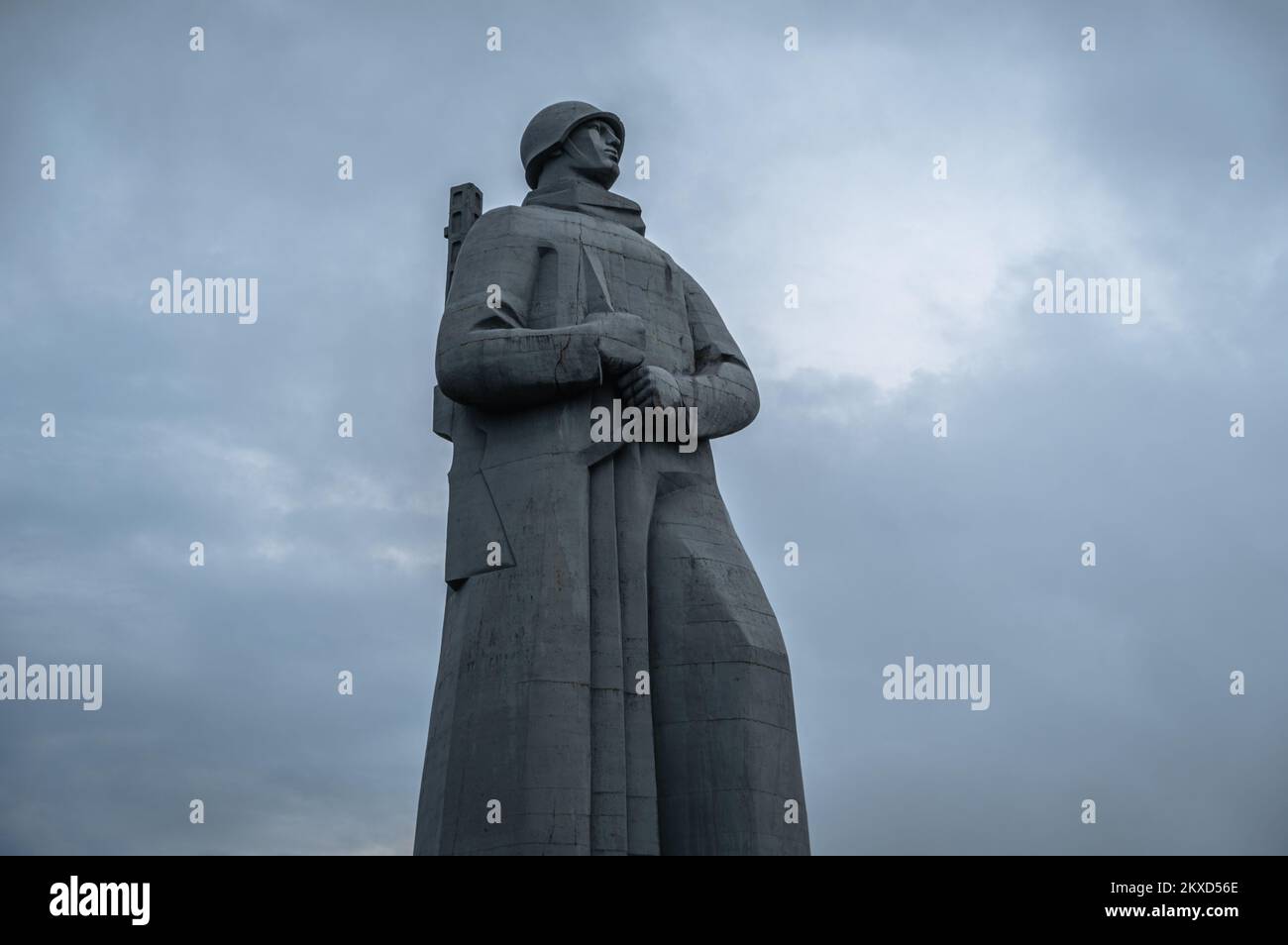 Denkmal für die Verteidiger der sowjetischen Arktis während des Großen Patriotischen Krieges. Seitenansicht. Murmansk, Russland. Stockfoto