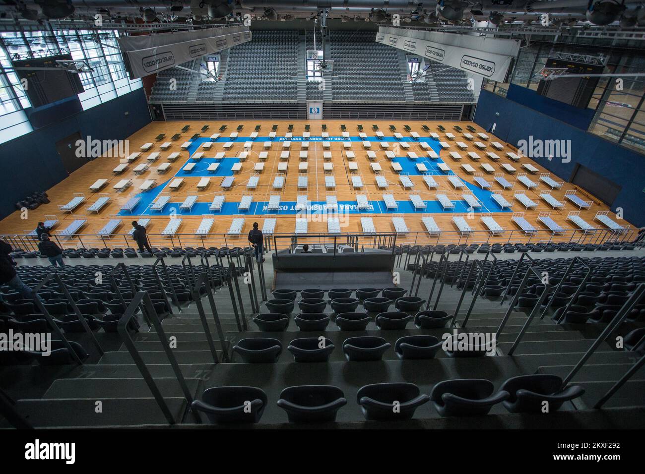 26.03.2020., Osijek, Kroatien - Sporthalle 'Gradski vrt' ist im Falle einer großen Anzahl von Coronavirus-Patienten mit Krankenhausbetten ausgestattet. Foto: Davor Javorovic/PIXSELL Stockfoto