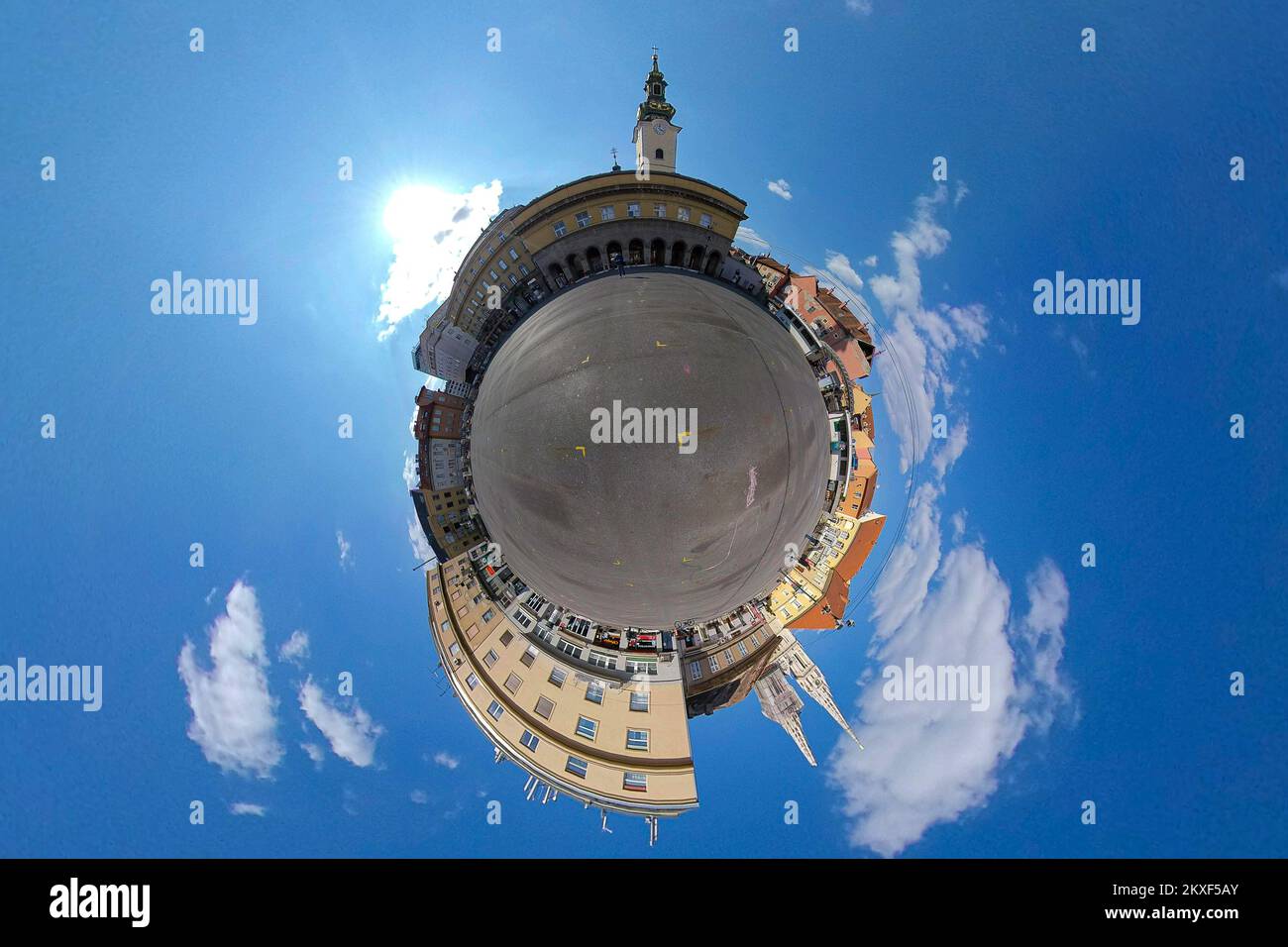 01.04.2020., Zagreb, Kroatien - 360 winzige Planet View of empty City Streets during Coronavirus Pandemie. Dolac Market Foto: Davor Puklavec/PIXSELL Stockfoto