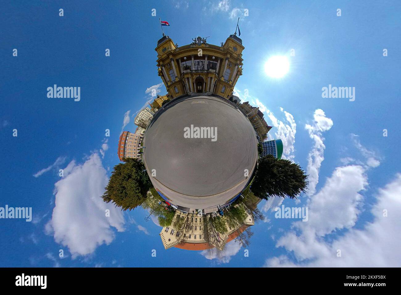 01.04.2020., Zagreb, Kroatien - 360 winzige Planet View of empty City Streets during Coronavirus Pandemie. Kroatisches Nationaltheater. Foto: Davor Puklavec/PIXSELL Stockfoto