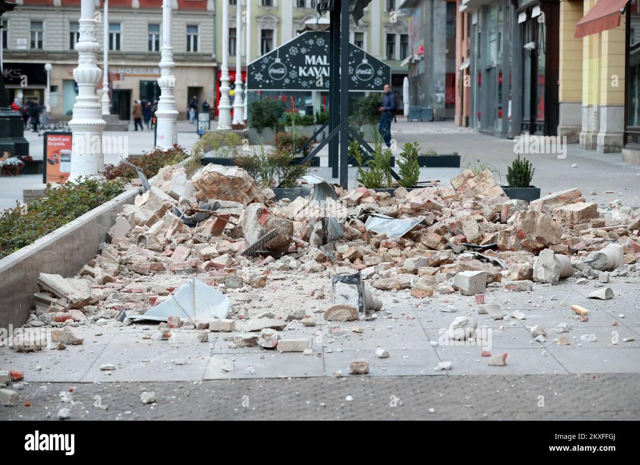 22.03.2020., Kroatien, Zagreb - ein starkes Erdbeben erschütterte Kroatien und seine Hauptstadt am Sonntag und verursachte weitreichende Schäden und Panik. Ursprünglich wurden keine Opfer gemeldet. Die Europäische seismologische Agentur EMSC erklärte, das Erdbeben habe 5,3 km lang gedauert und ein weites Gebiet nördlich der Hauptstadt Zagreb getroffen. Mehrere Gebäude in Zagreb wurden beschädigt und Wände und Dächer wurden beschädigt. Stadtzentrum. Foto: Sanjin Strukic/PIXSELL Stockfoto