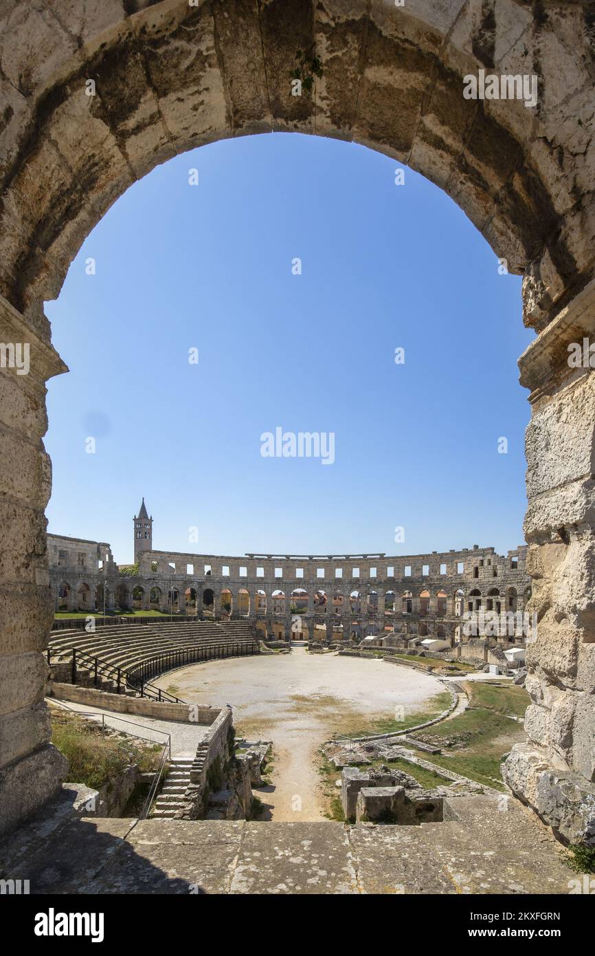 23.04.2020., Kroatien, Pula - Arena (Amphitheater) in Pula. Arena ist das berühmteste Symbol von Pula und eines der am besten erhaltenen römischen Amphitheater der Welt. Foto: Srecko Niketic/PIXSELL Stockfoto