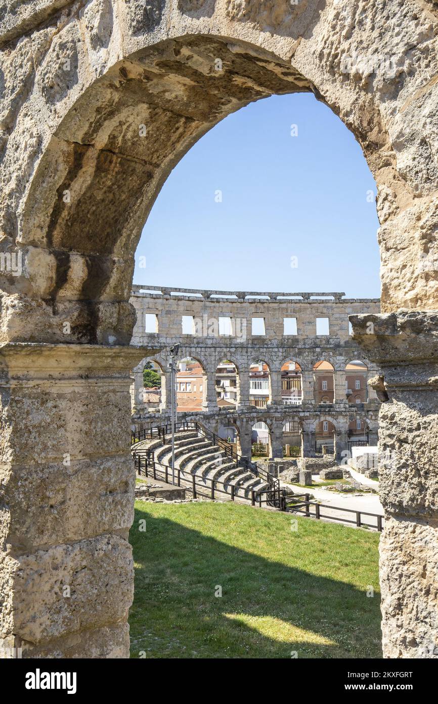 23.04.2020., Kroatien, Pula - Arena (Amphitheater) in Pula. Arena ist das berühmteste Symbol von Pula und eines der am besten erhaltenen römischen Amphitheater der Welt. Foto: Srecko Niketic/PIXSELL Stockfoto