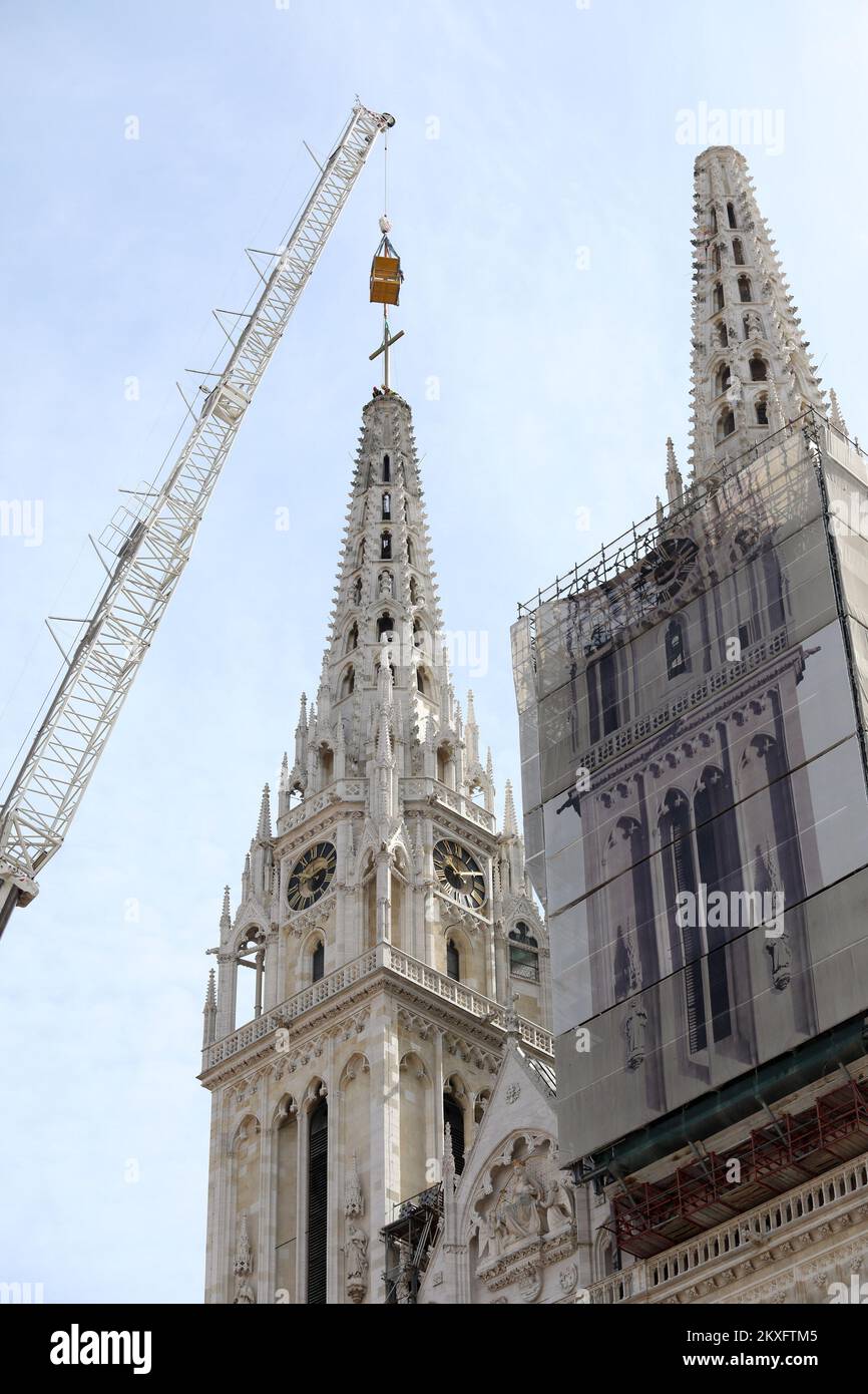 13.05.2020., Zagreb - Zagreb: Kreuze Auf Der Kathedrale Von Zagreb