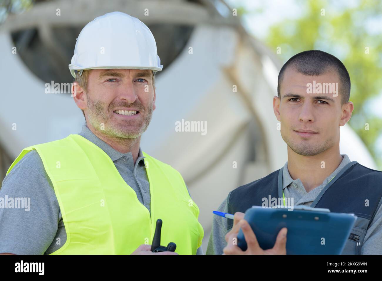 Ein Porträt von Bauarbeitern im Freien Stockfoto